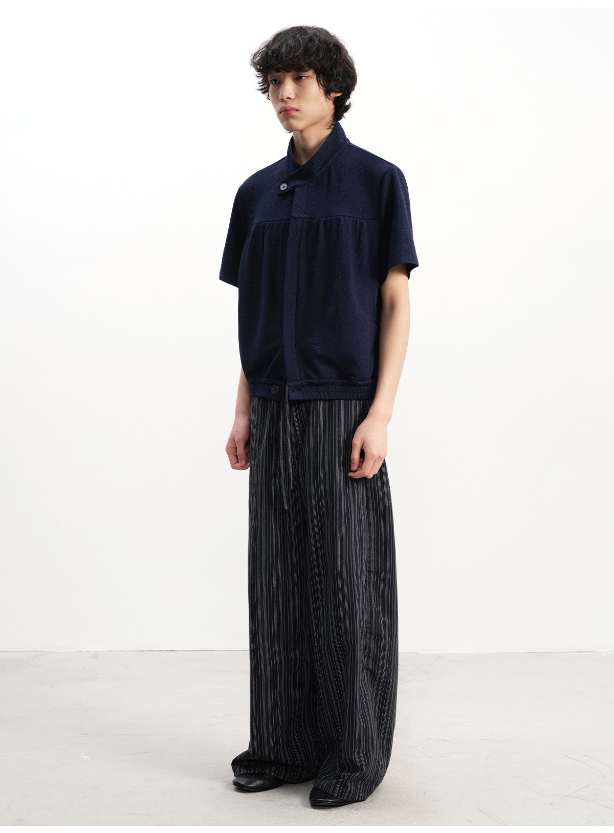 Stand-collar pleated shirt