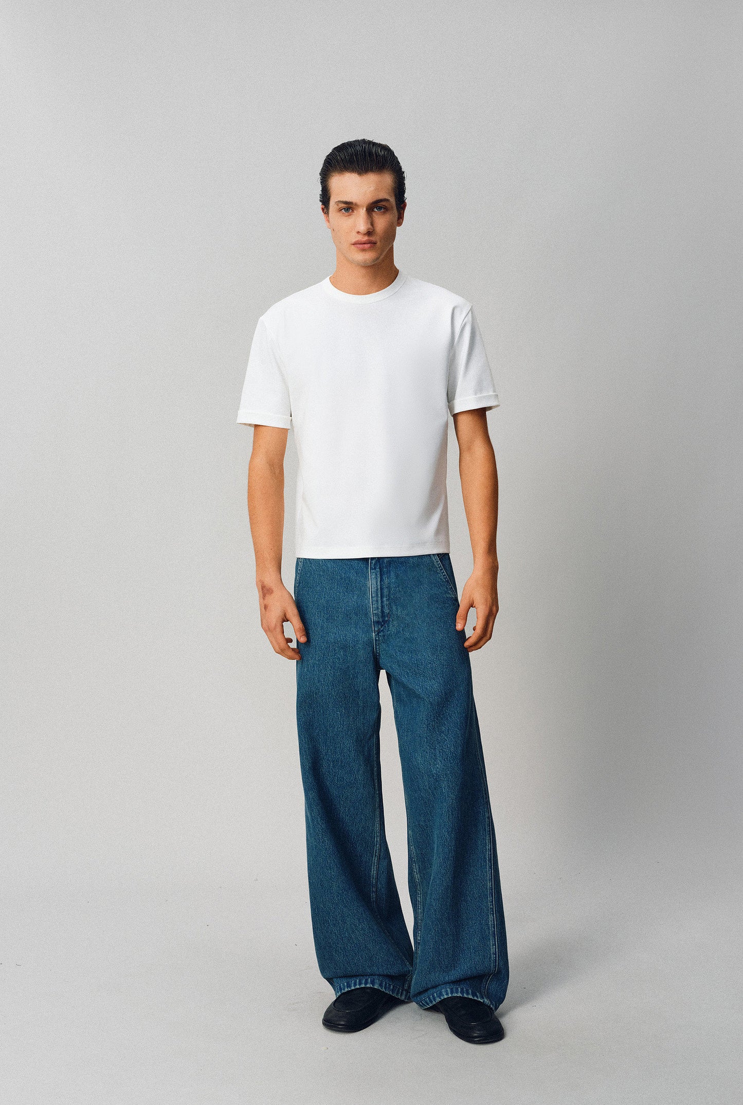 T-shirt with cuffed sleeves