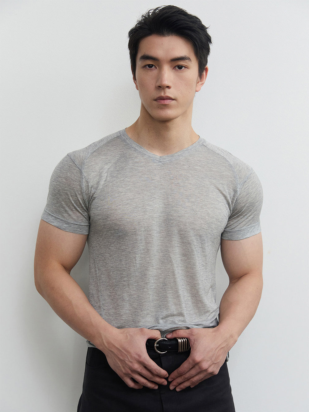 V넥 슬림핏 티셔츠