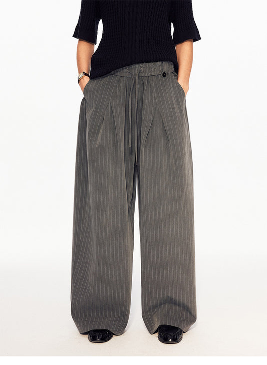 Wide-leg pants with an elastic waistband