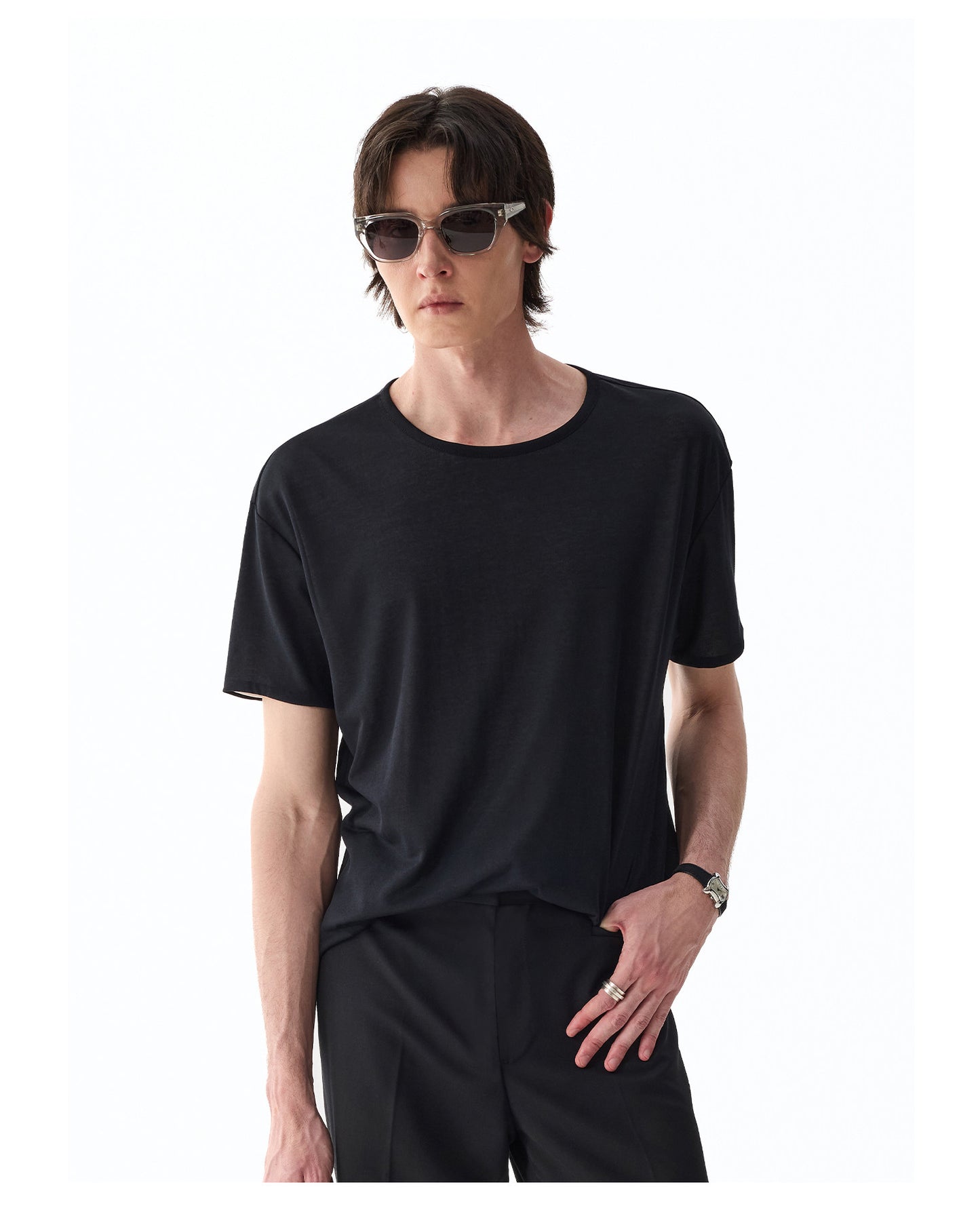 이중 라운드넥 티셔츠