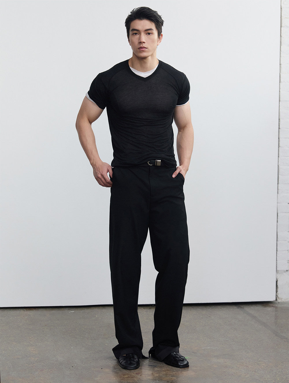 V넥 슬림핏 티셔츠