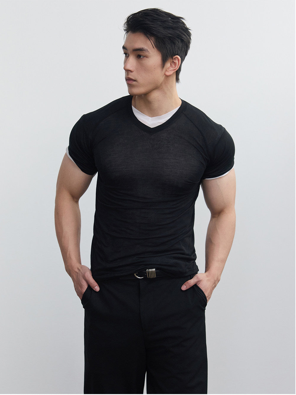 V넥 슬림핏 티셔츠