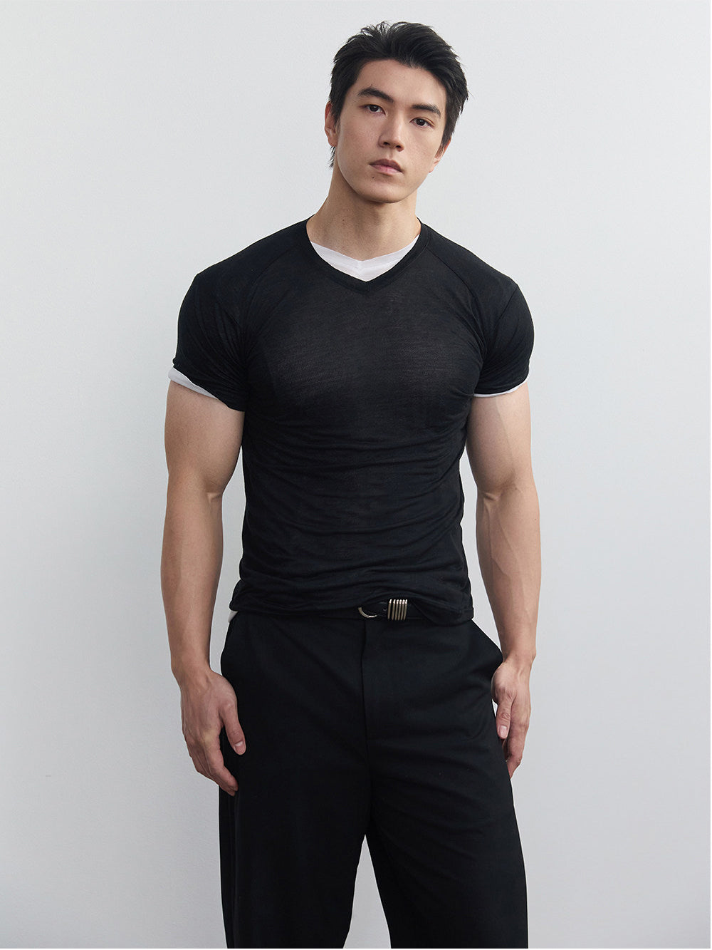 V넥 슬림핏 티셔츠