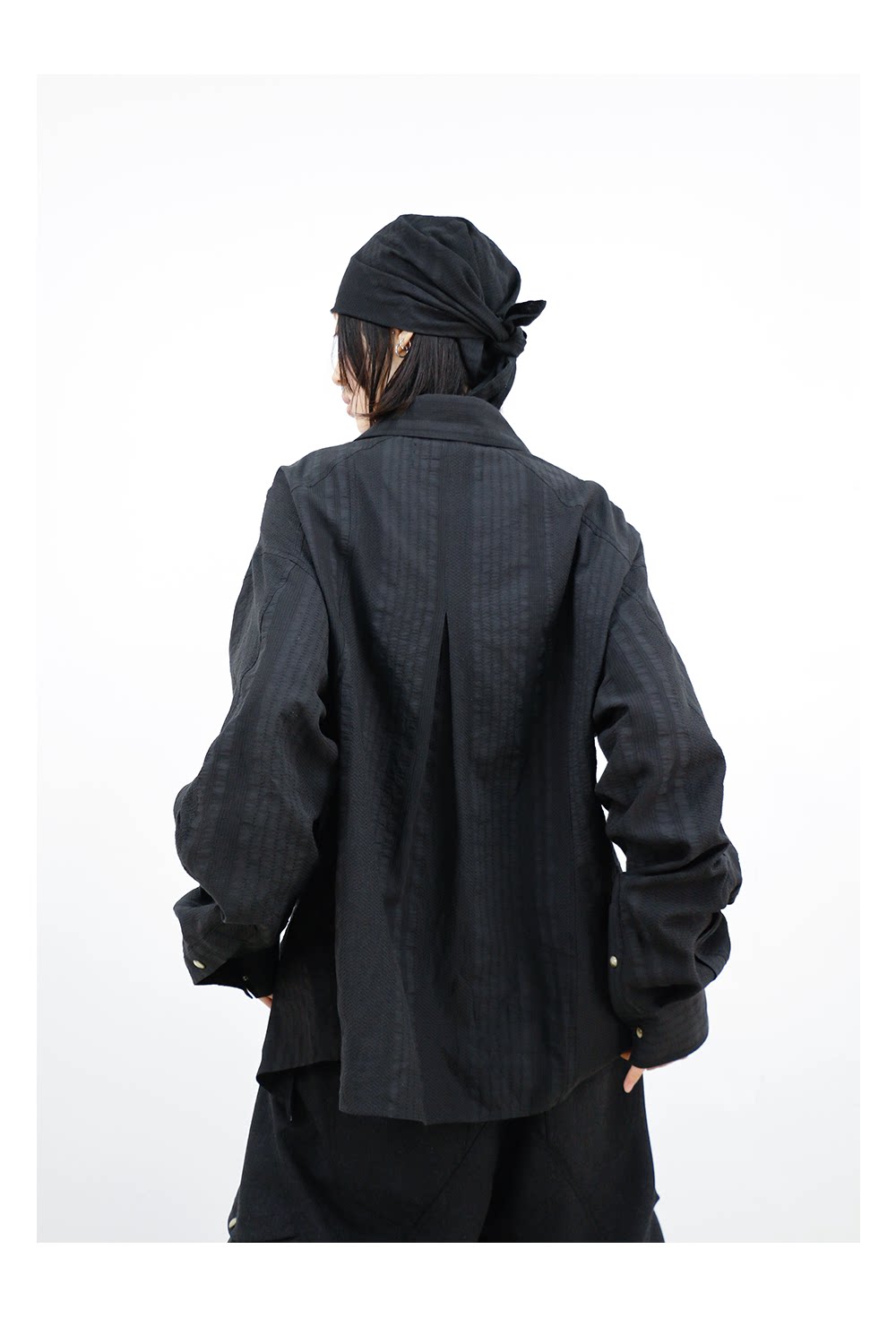 Shirt with a square scarf