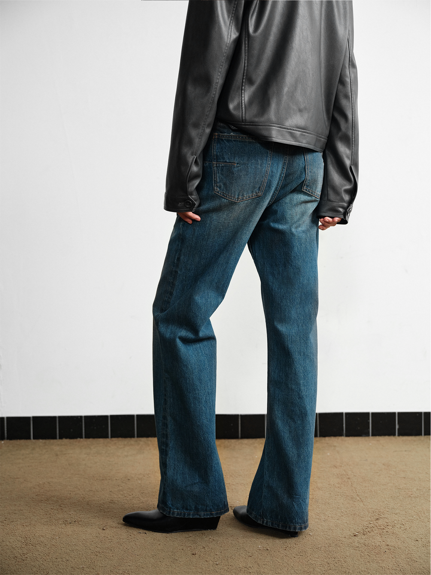 Distressed Straight Leg Jeans