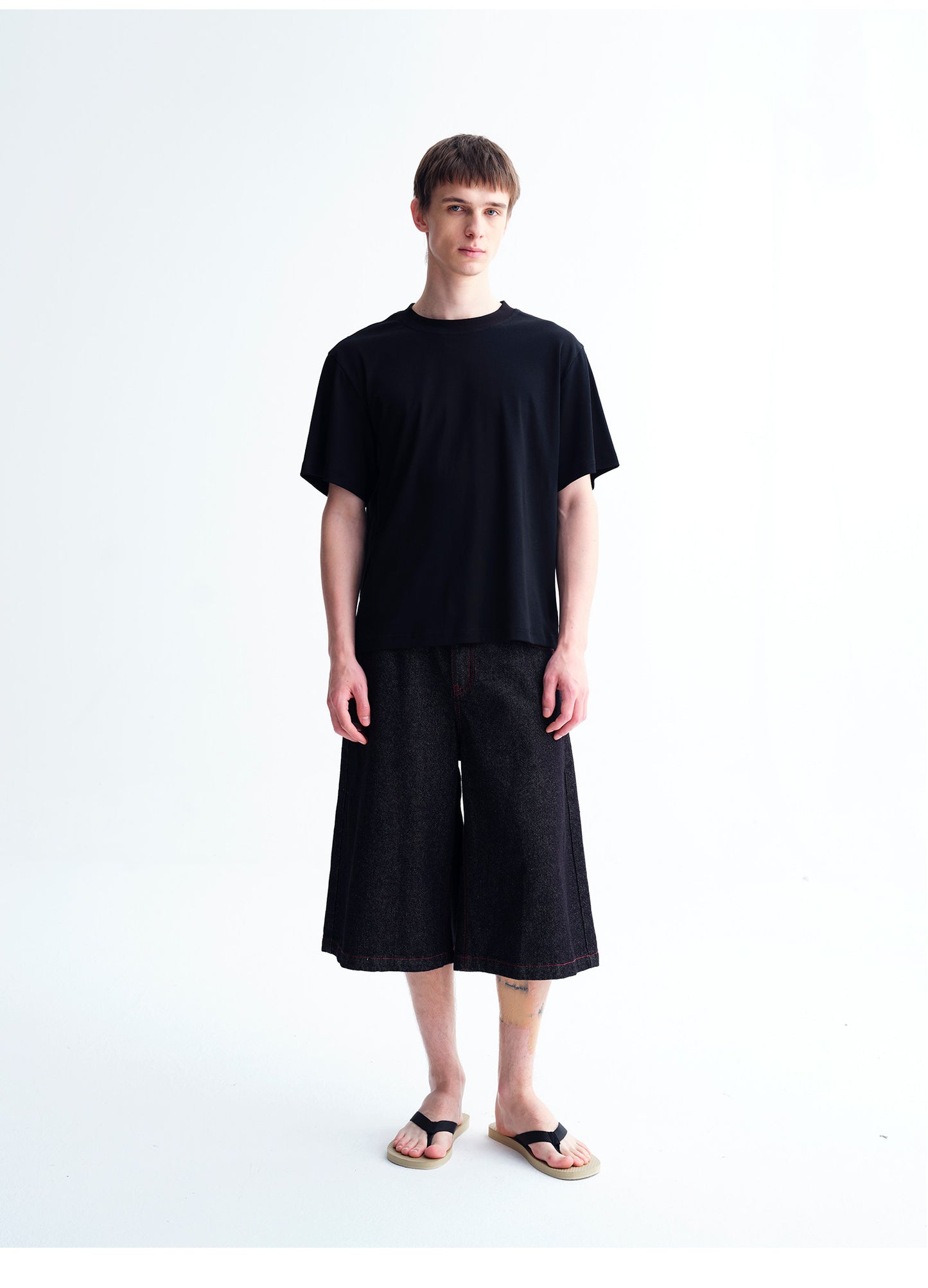 Round-Neck, Regular-Shoulder Basic T-Shirt