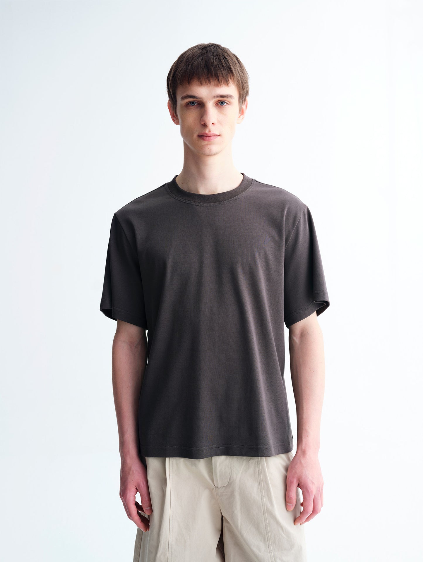 Round-Neck, Regular-Shoulder Basic T-Shirt
