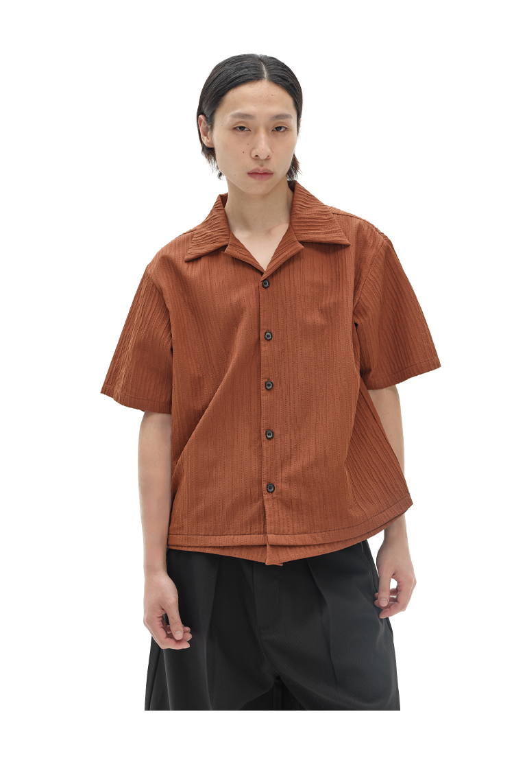 Simple pleated shirt