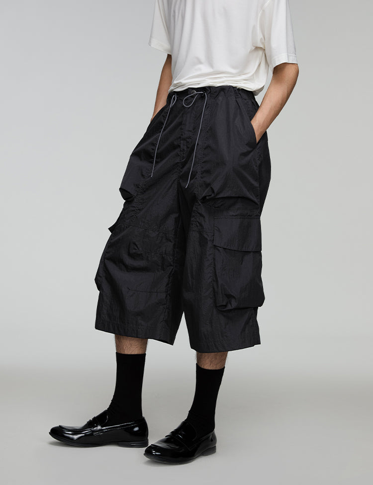 Cropped pants with adjustable waist