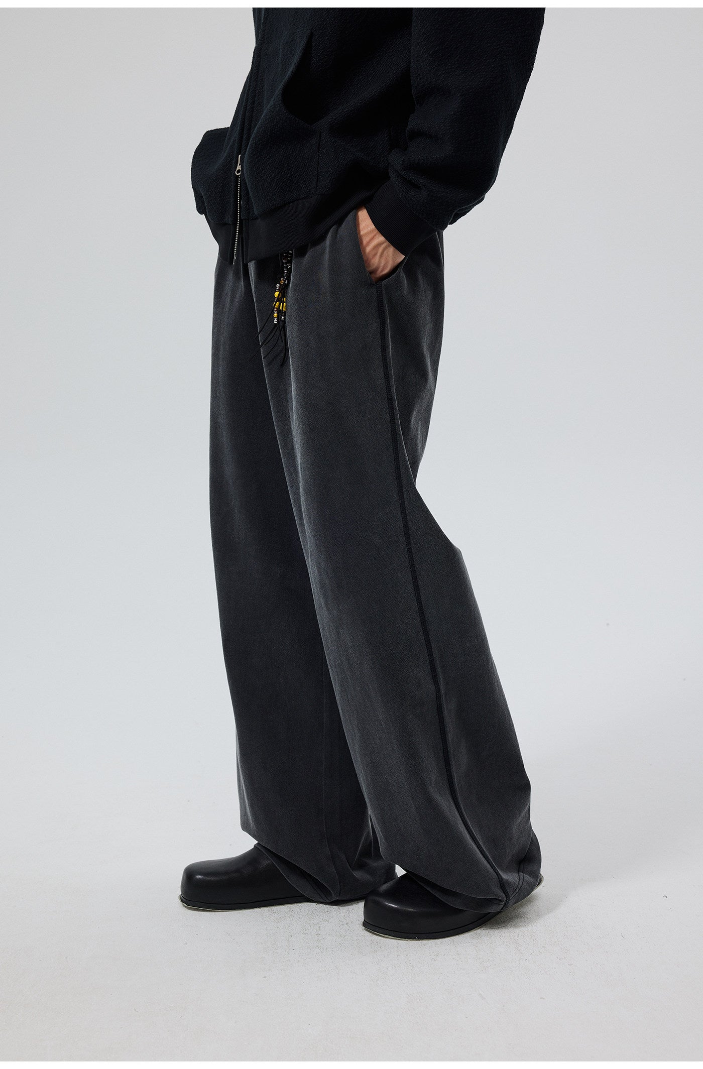 Matte-washed finish Stretch waistband Casual pants