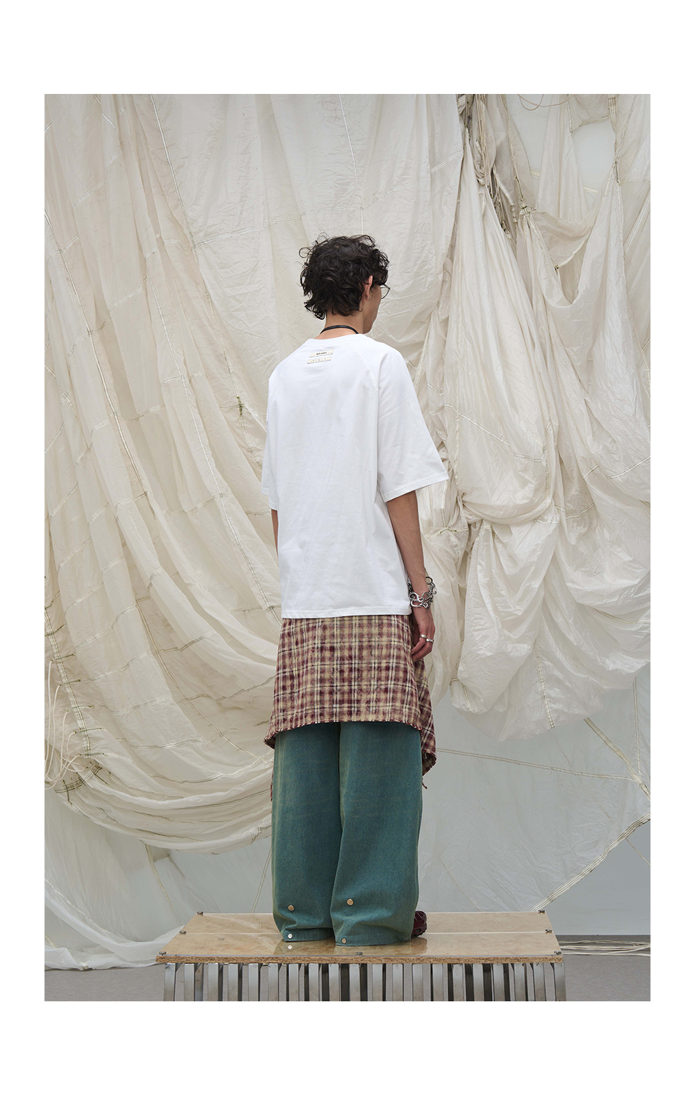 Leg Pleats Washed Jeans