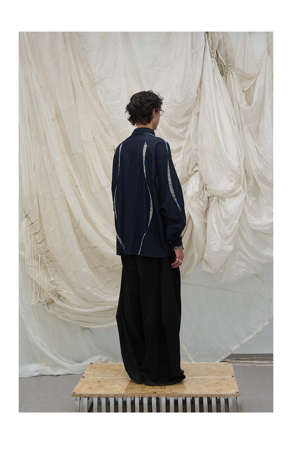 Loose-fitting scimitar silhouette Casual pants