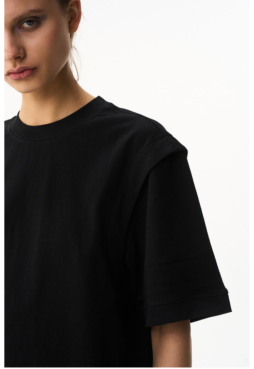 Straight-Shoulder Casual T-Shirt