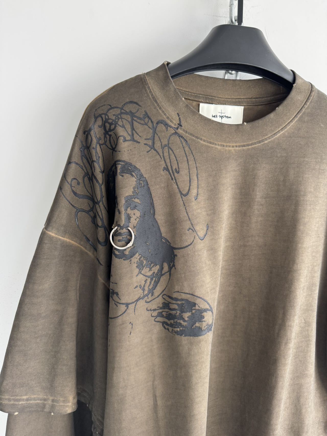 Faux two-piece loose T-shirt