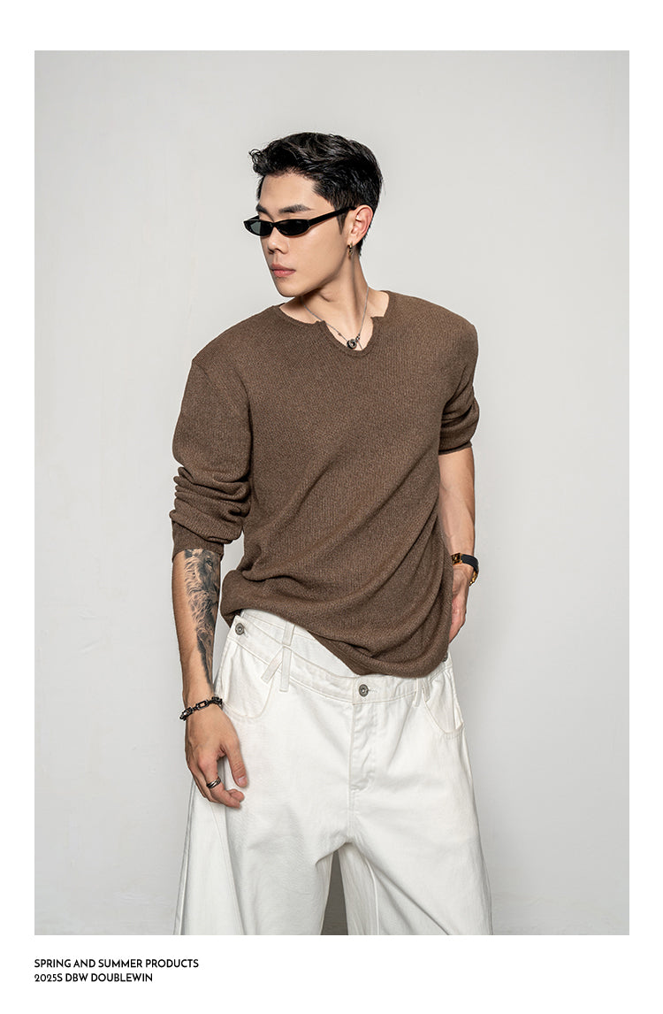 V-neck knit shirt