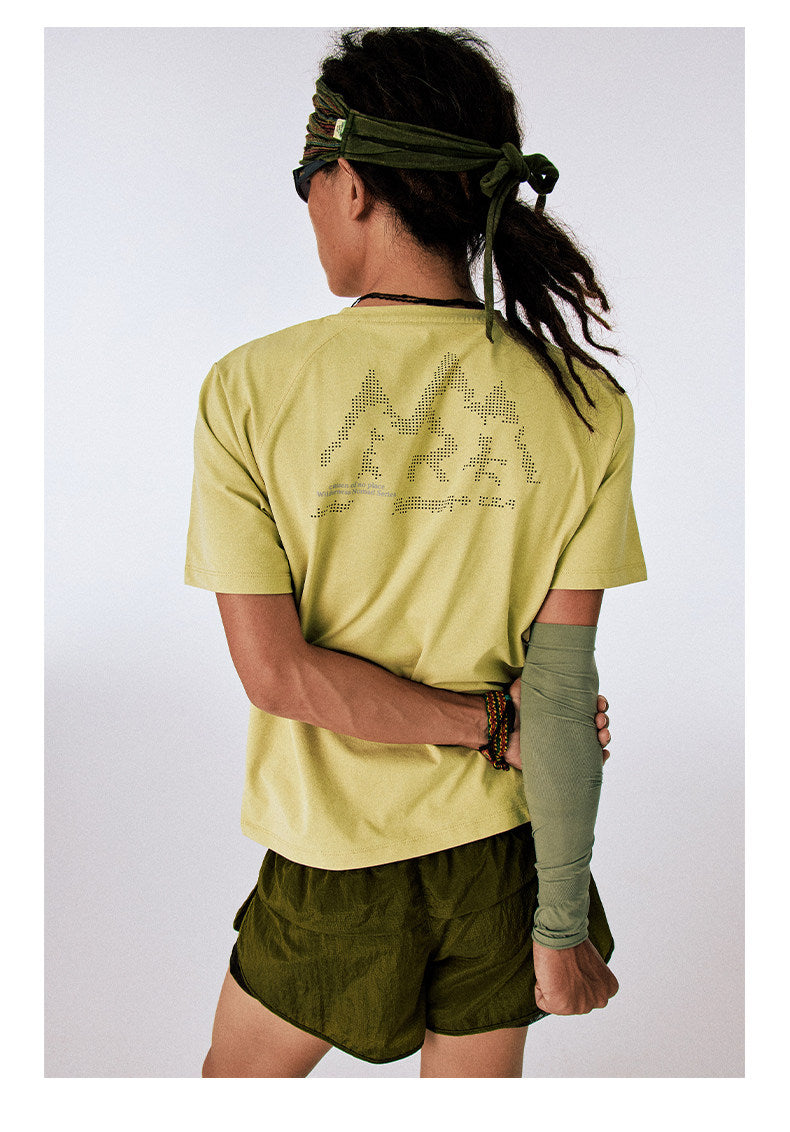 Moisture-wicking, quick-drying T-shirt