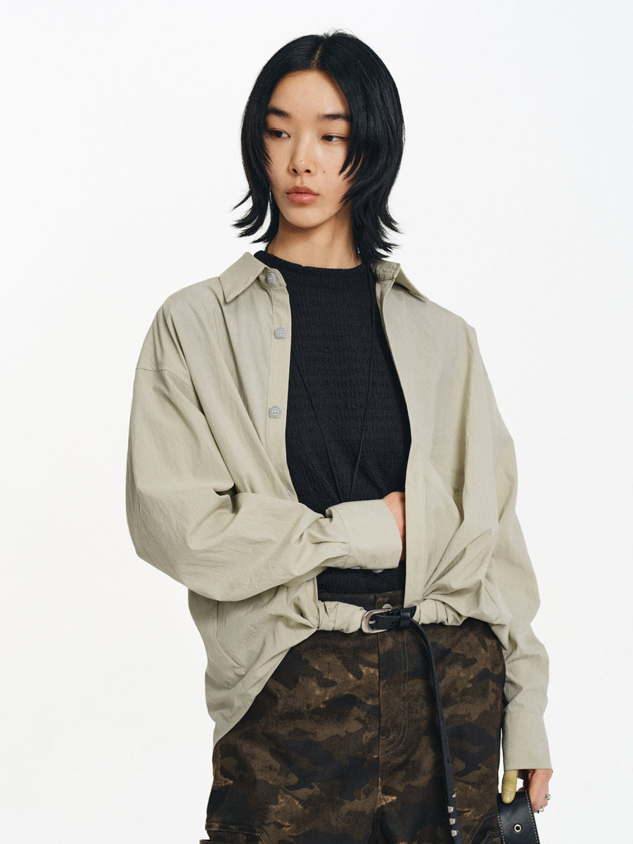 Smooth feel pleated shirt