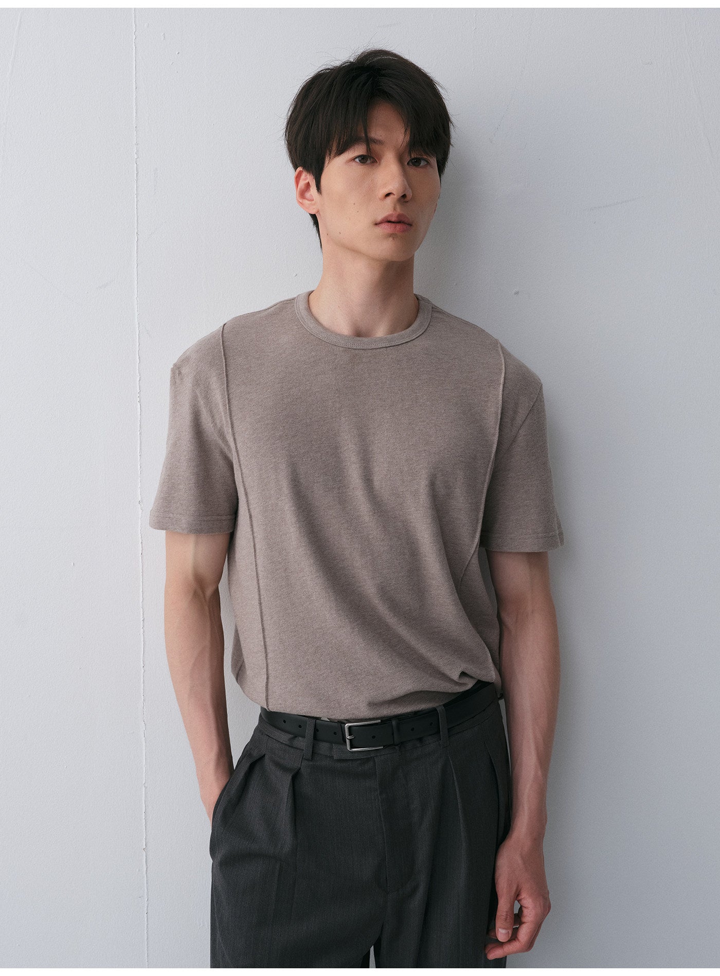피티드 라운드넥 티셔츠