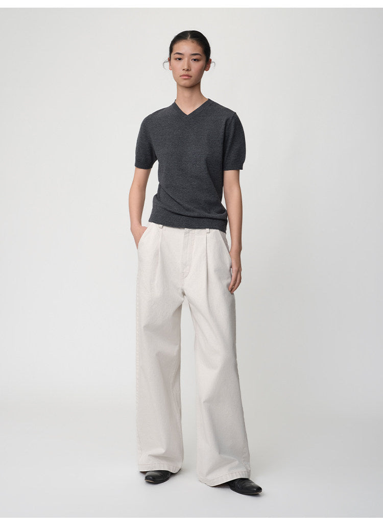V-neck knit shirt