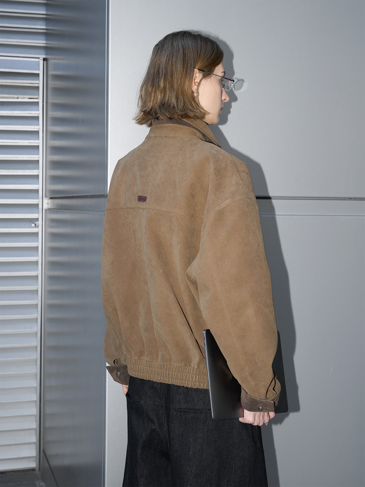 Turn-up sleeve suede jacket