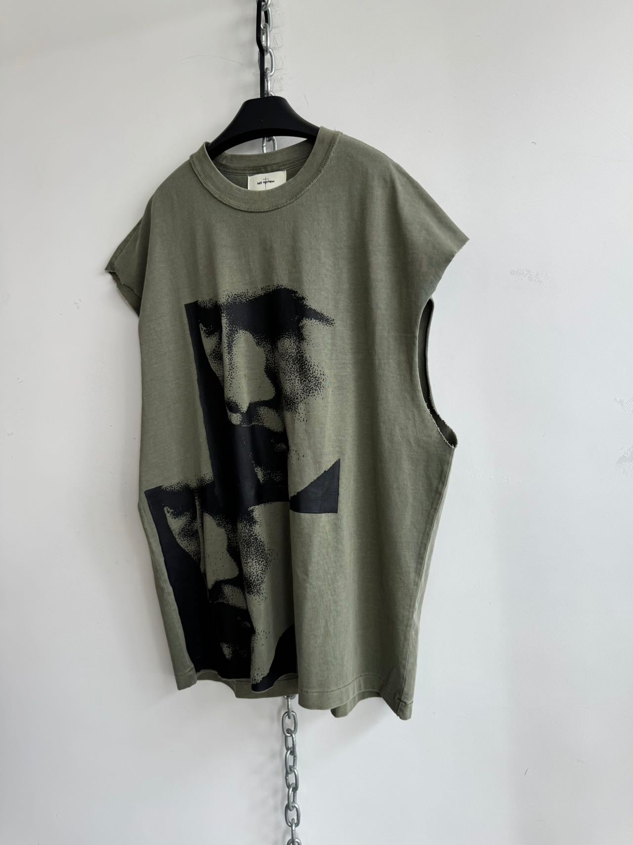 Batik-style damaged sleeveless shirt