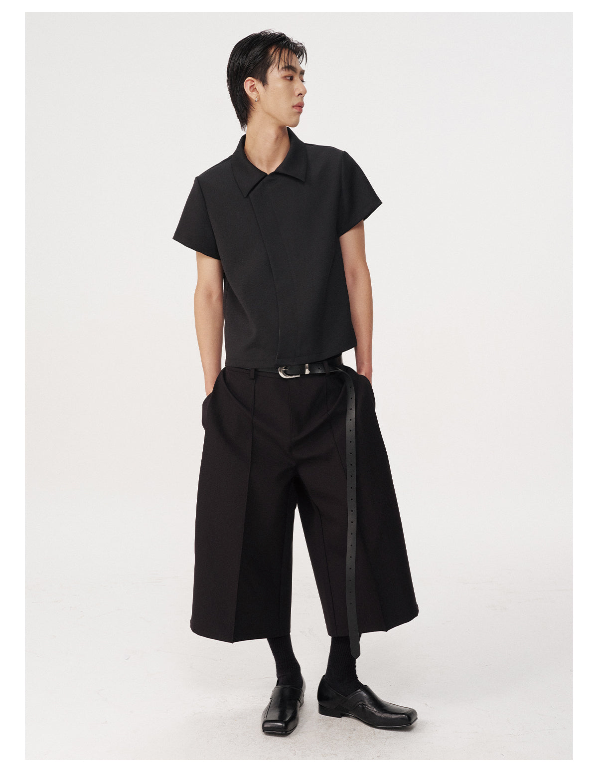 Shirt with inner buttons