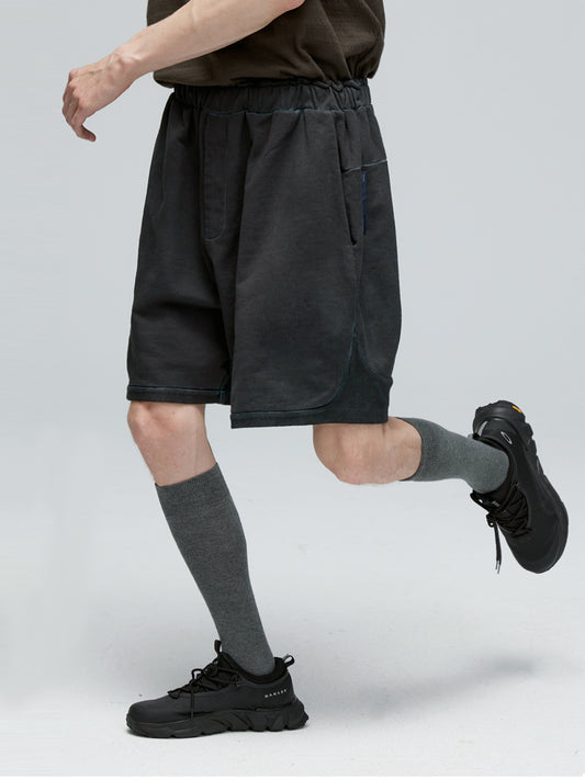 Loose-fitting sports shorts