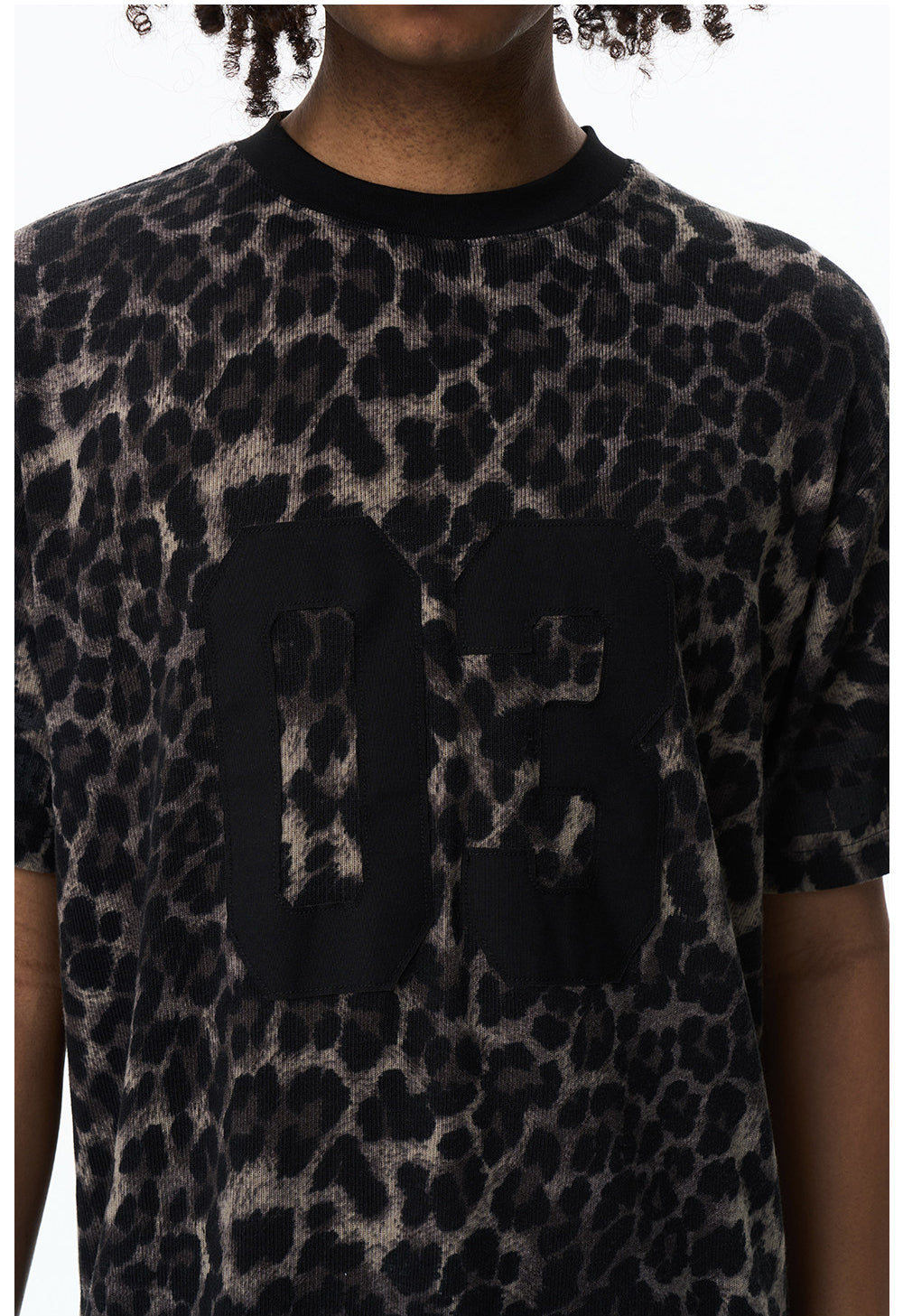 Leopard-Print Number Patch Round-Neck Half-Sleeve T-Shirt