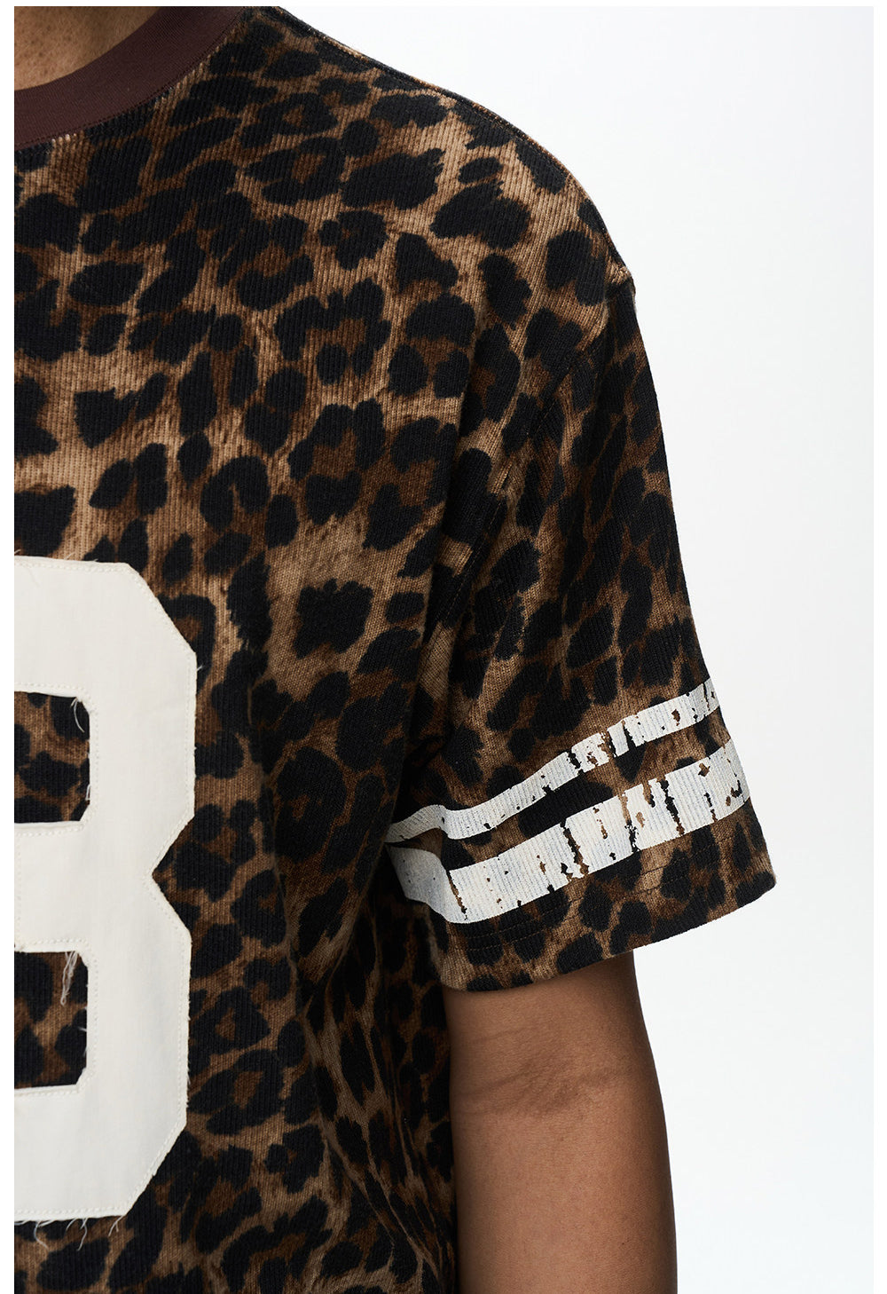 Leopard-Print Number Patch Round-Neck Half-Sleeve T-Shirt