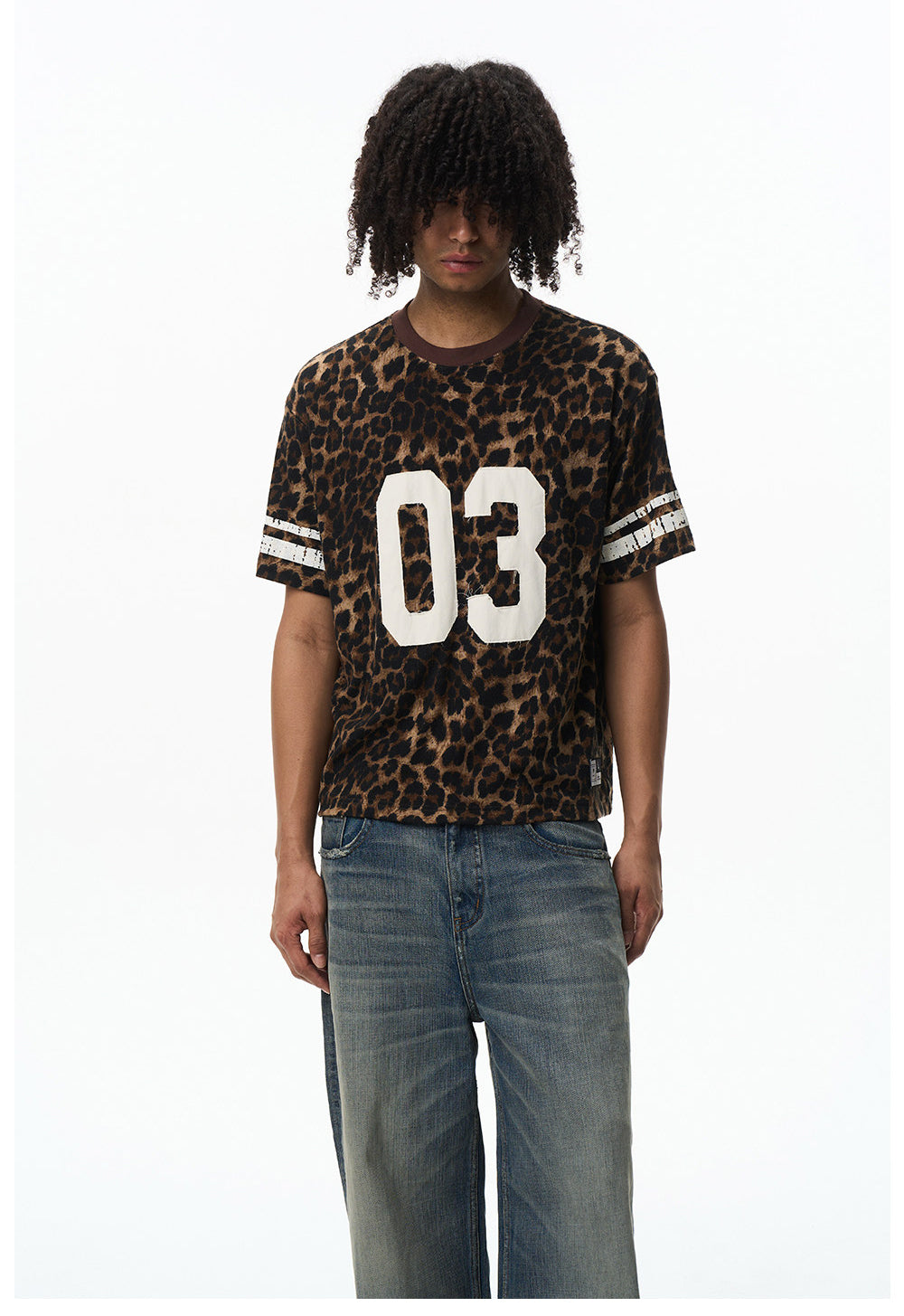 Leopard-Print Number Patch Round-Neck Half-Sleeve T-Shirt