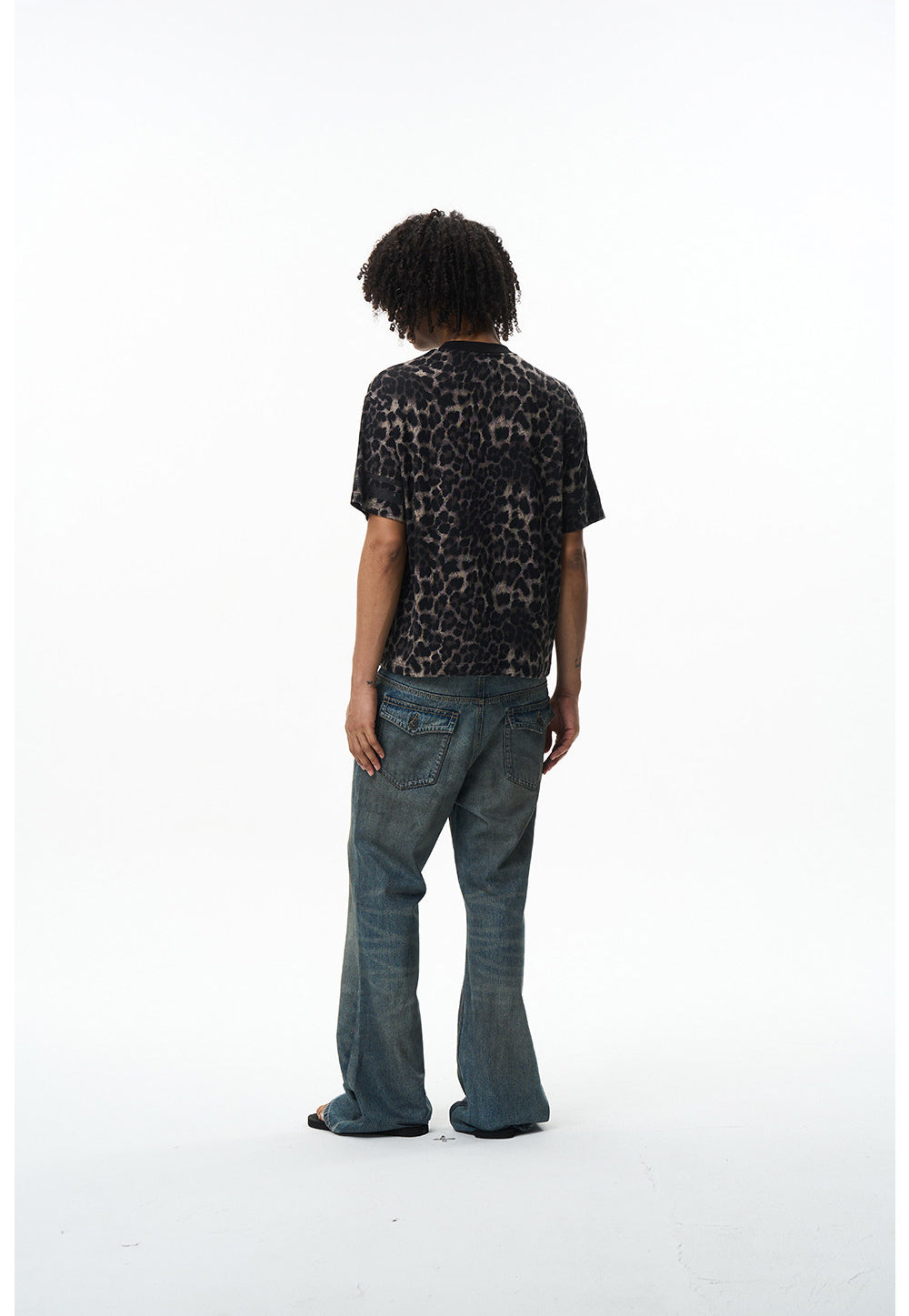 Leopard-Print Number Patch Round-Neck Half-Sleeve T-Shirt