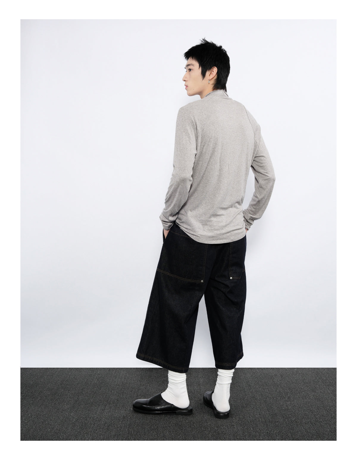 Cropped Straight Jeans