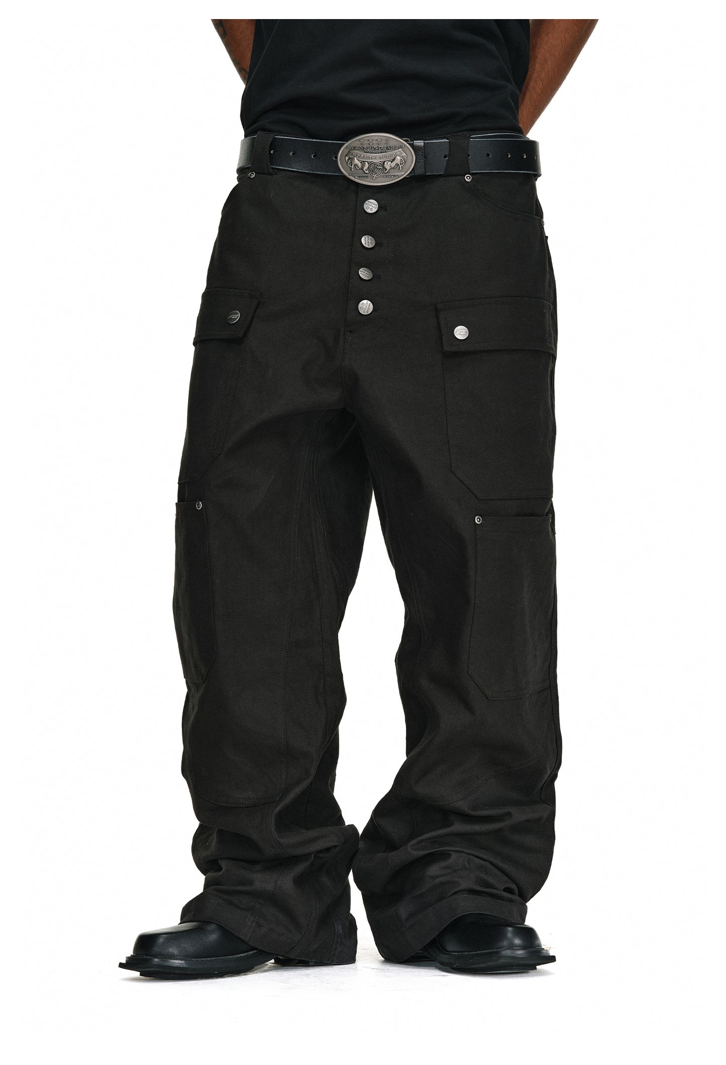 Casual pants with multiple pockets