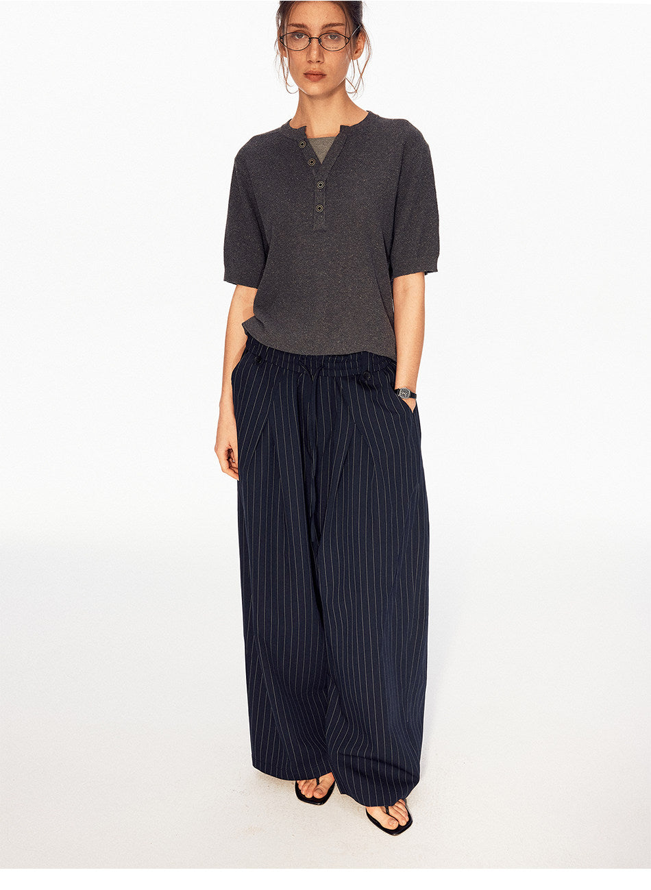 Wide-leg pants with an elastic waistband