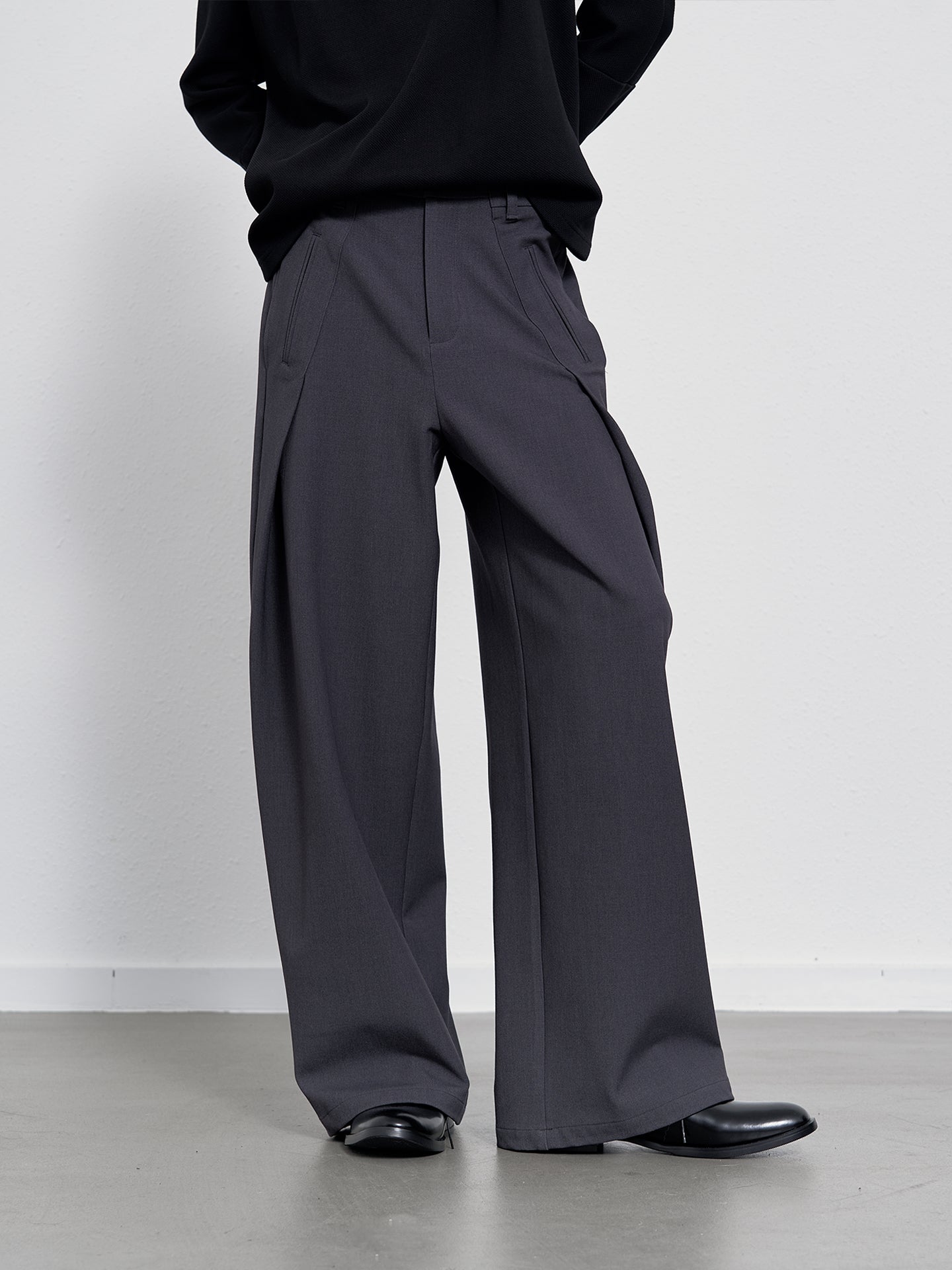 Side pleated casual pants