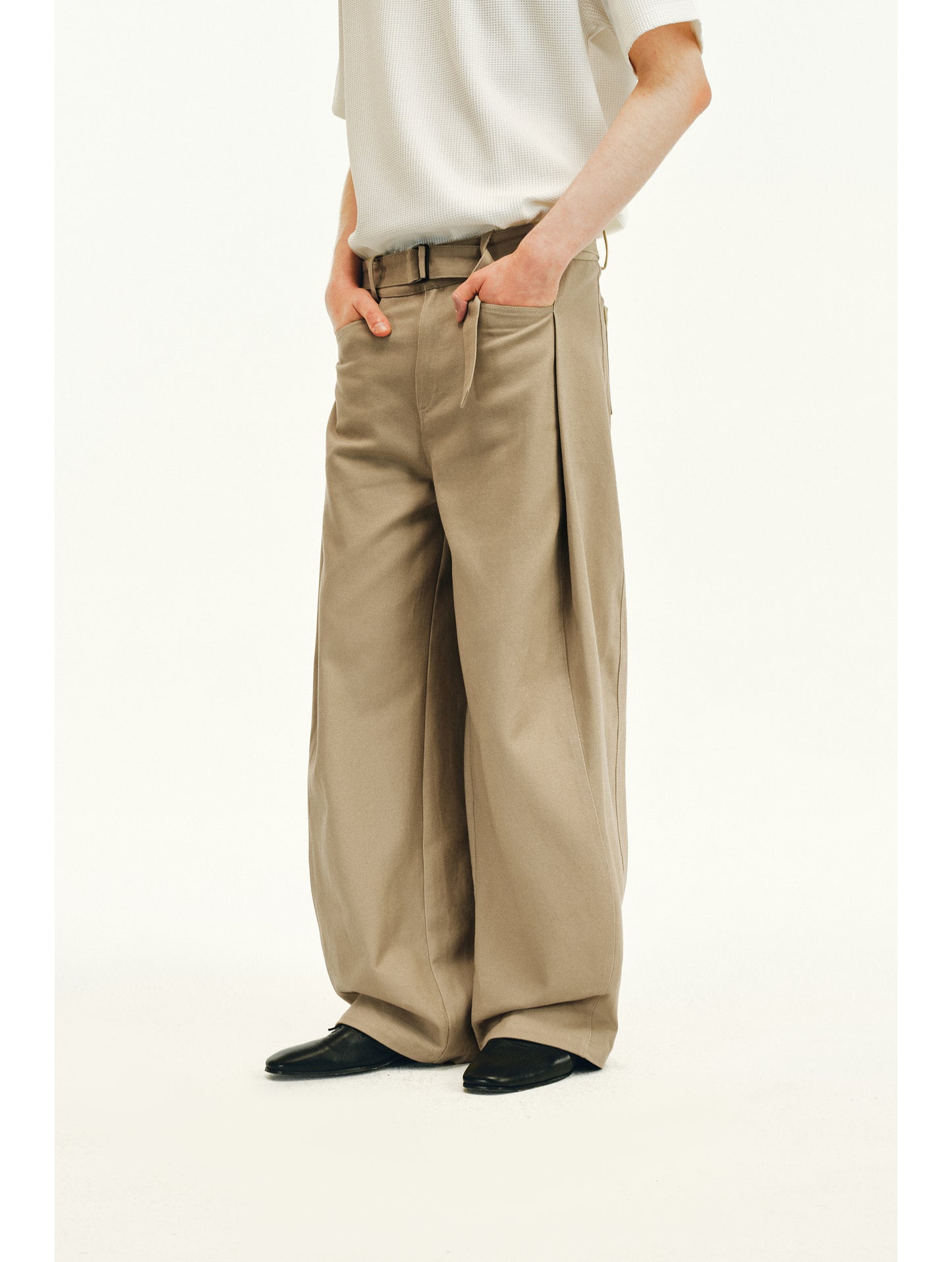 Pleated Casual Pants with Belt