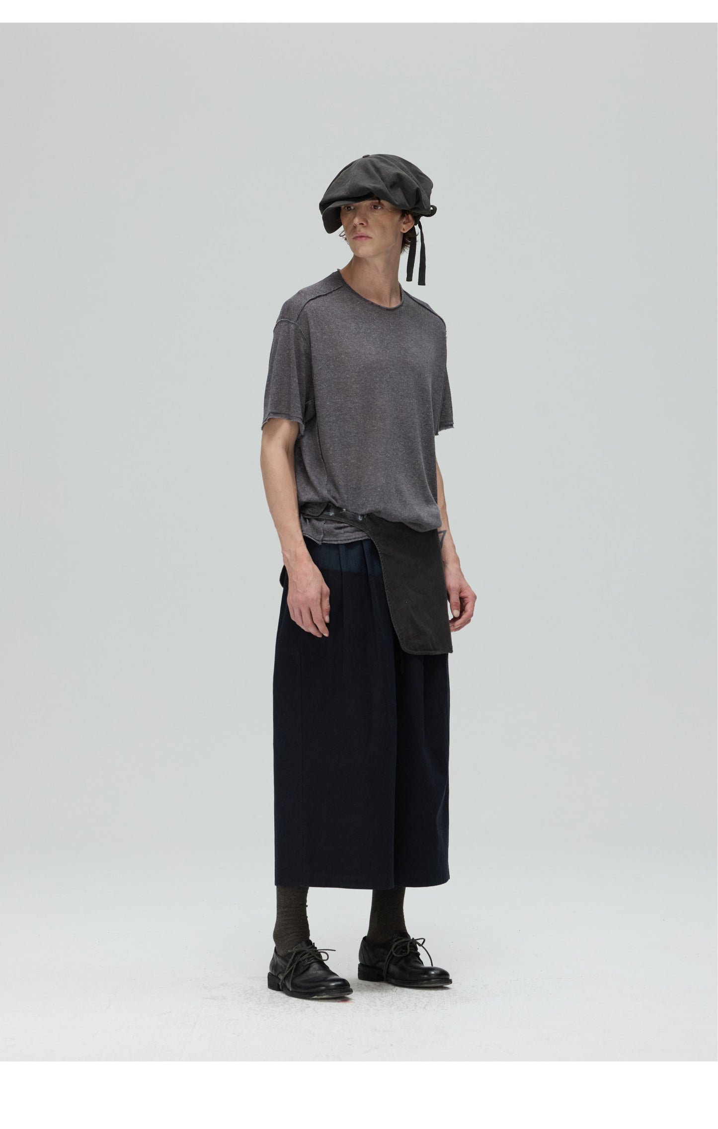 Basic T-shirt with raw edges T-shirt