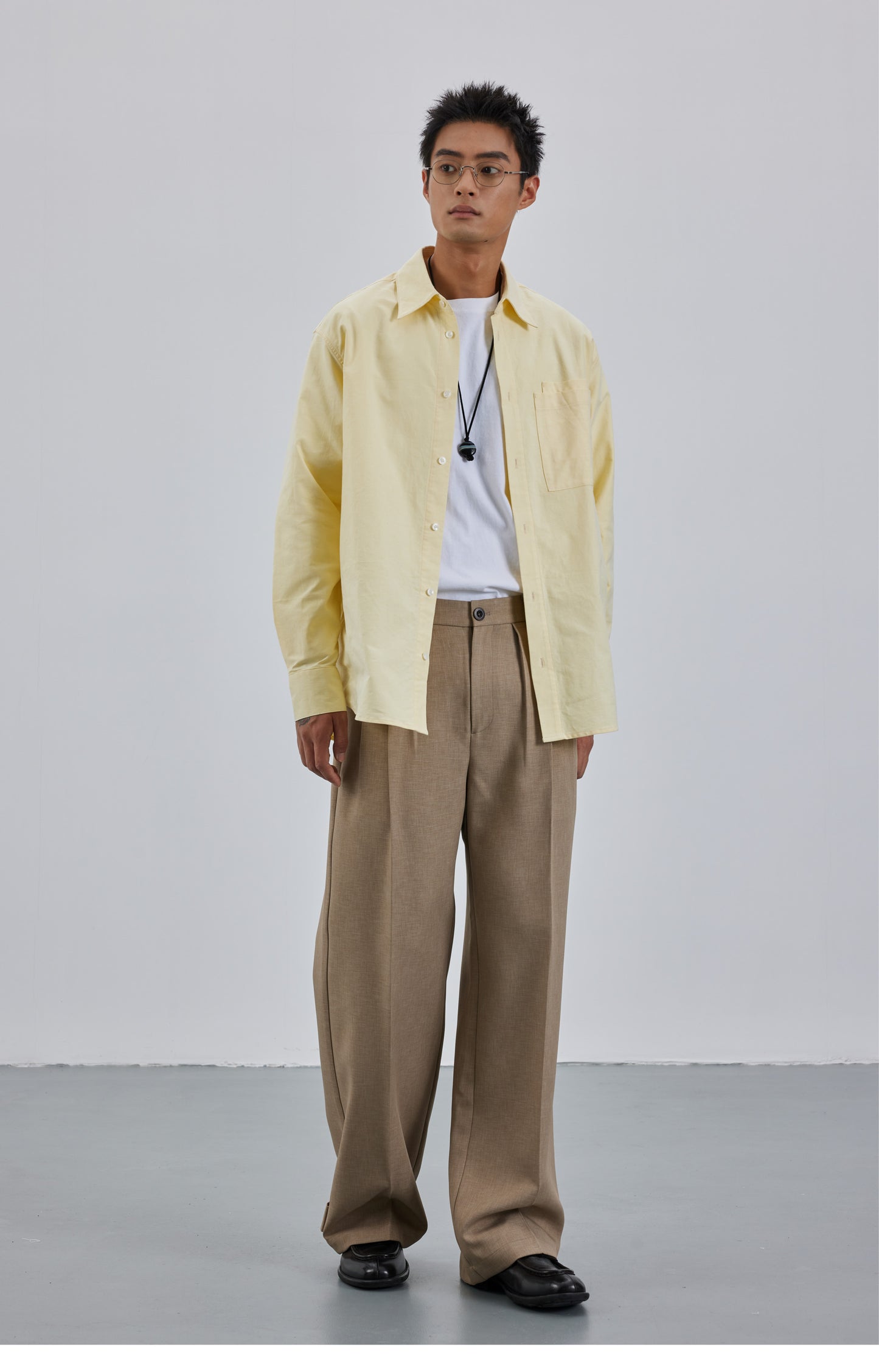 Adjustable 3-pleat casual pants