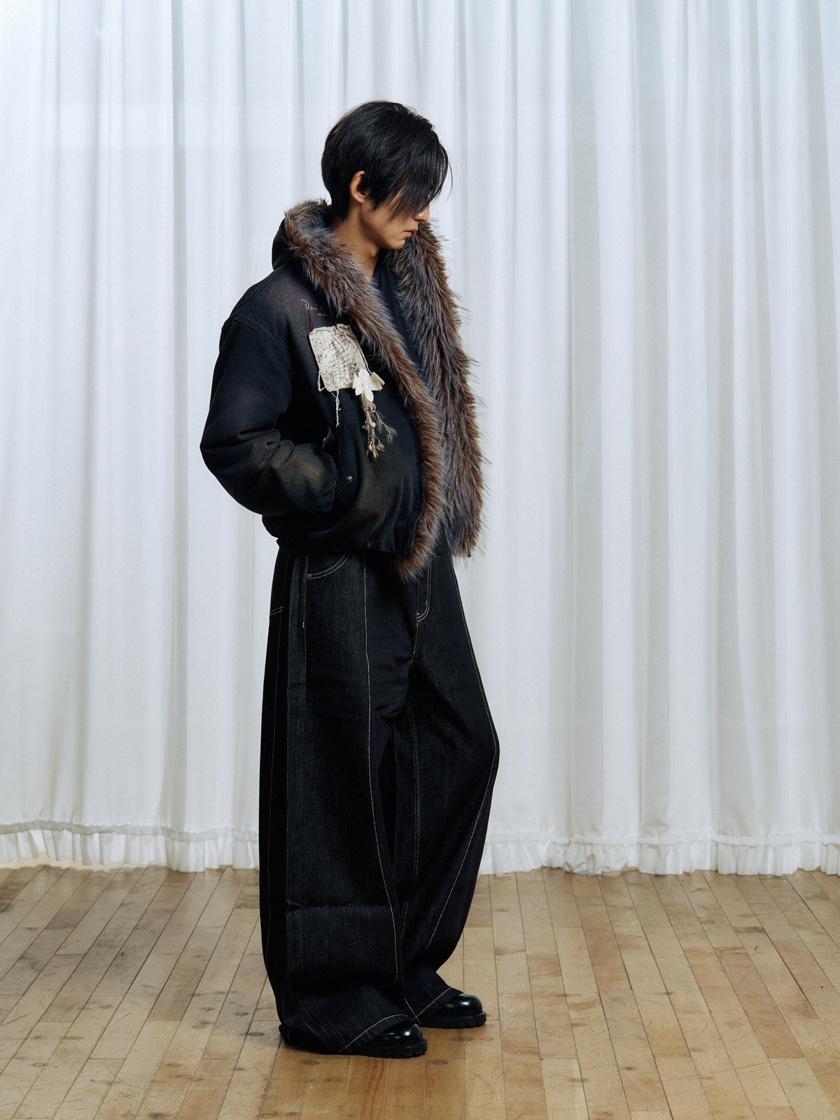 Detachable faux fur lining denim jacket