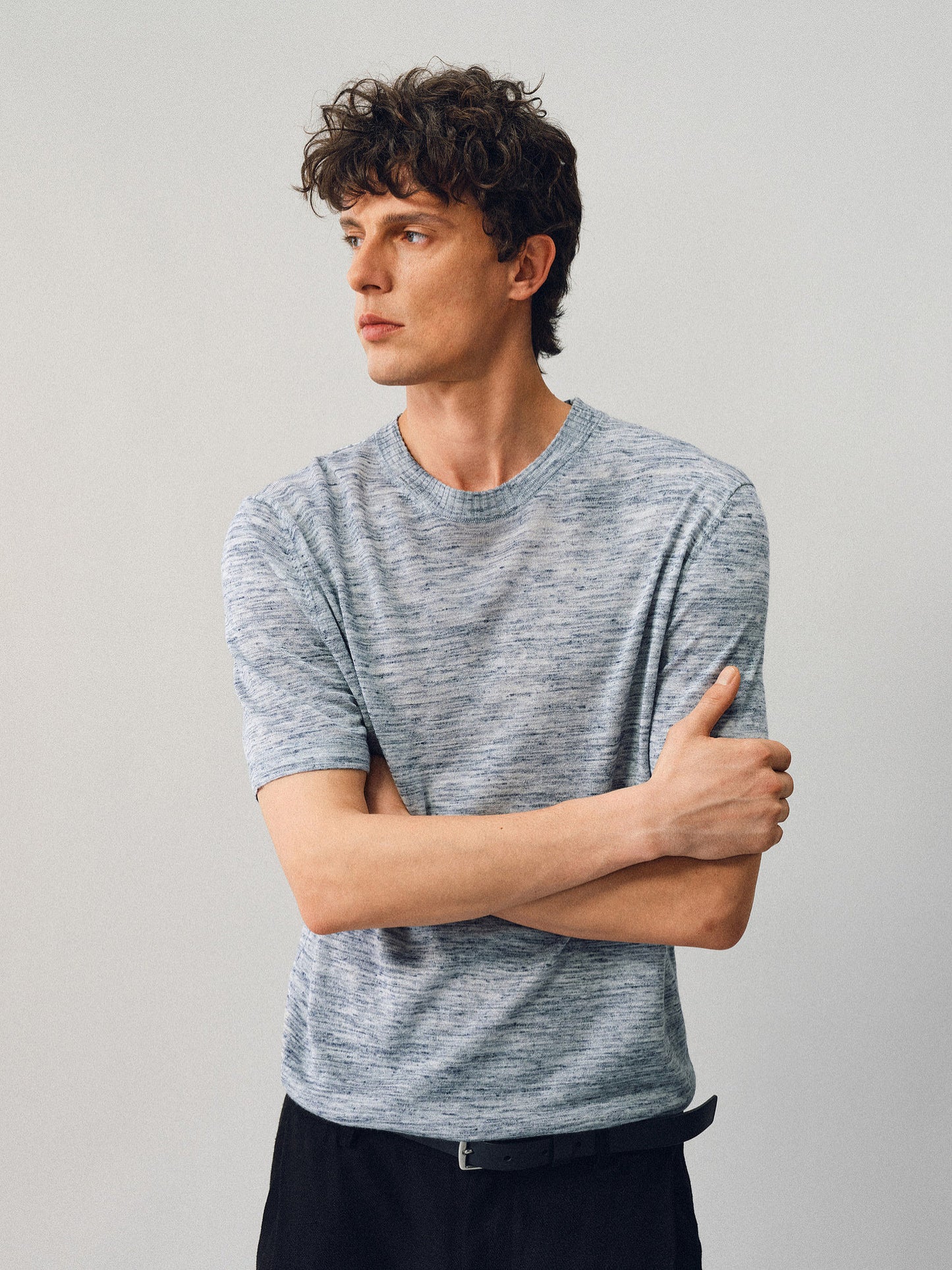 Tight-fitting T-shirt