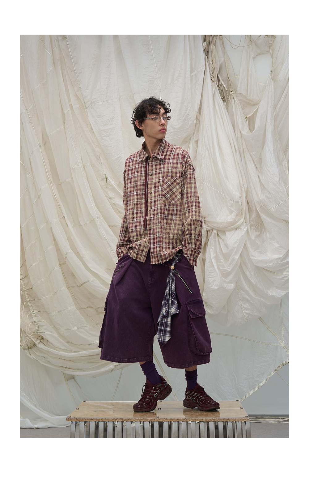 Cropped pants with detachable scarf