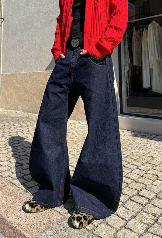 Curved-leg jeans
