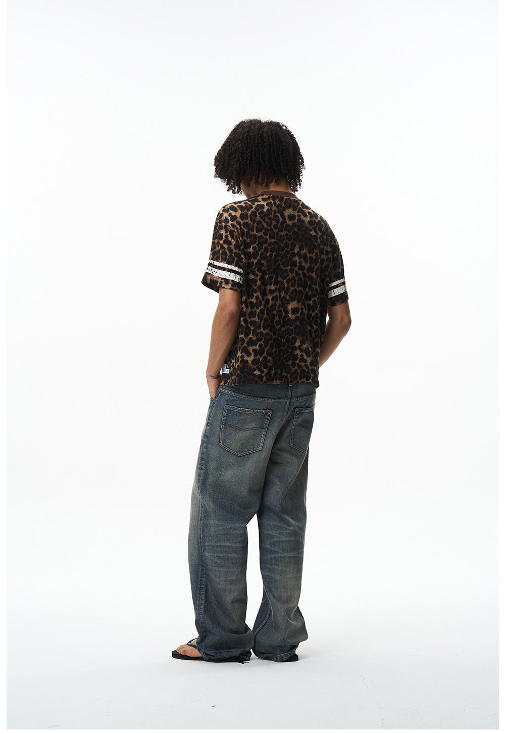 Leopard-Print Number Patch Round-Neck Half-Sleeve T-Shirt