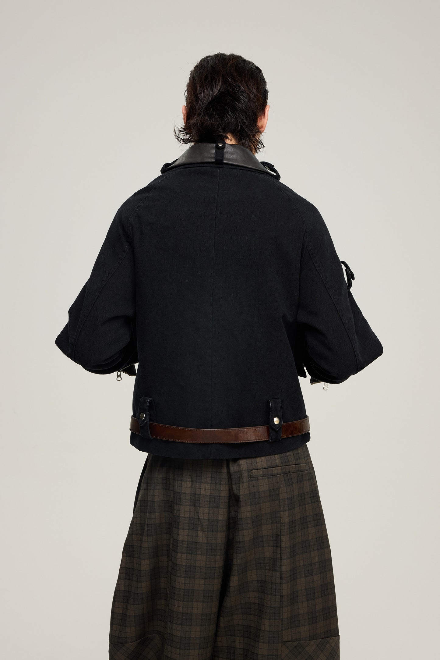 Jacket with a detachable leather collar