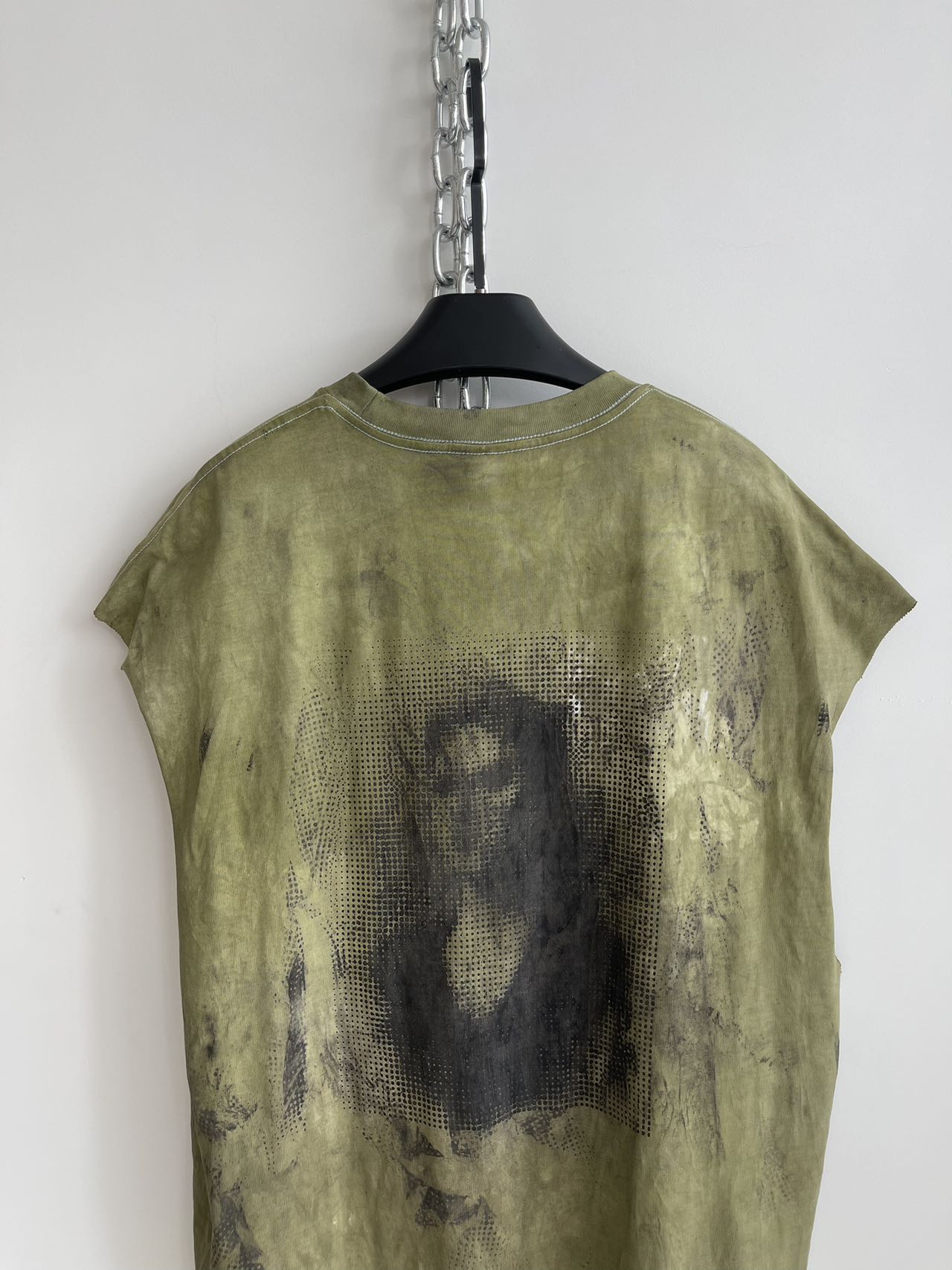 Damaged Print Sleeveless shirt
