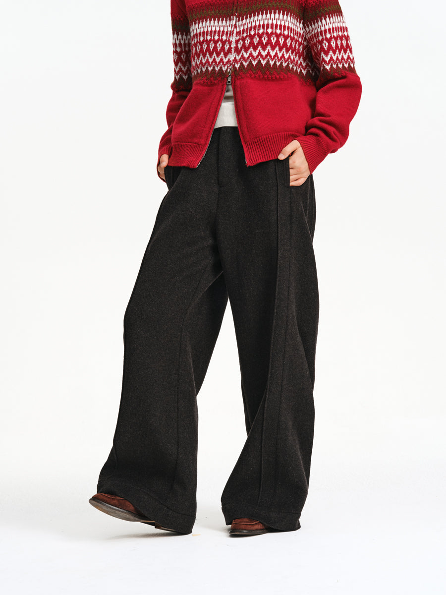 Three-dimensional cut casual pants