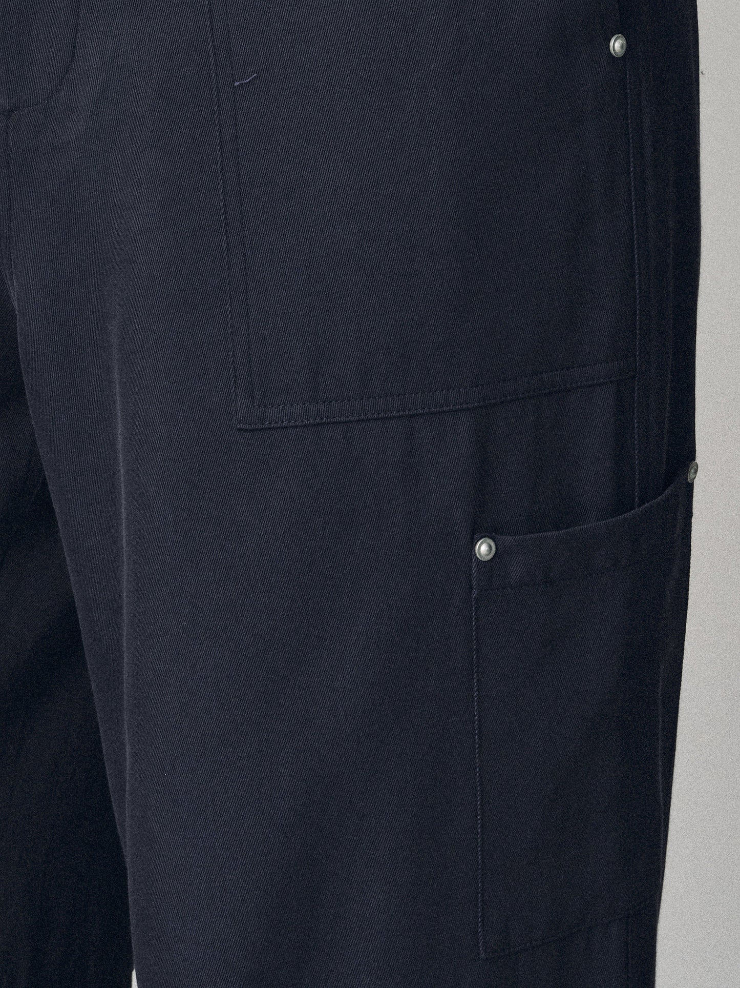 Work pants with pockets