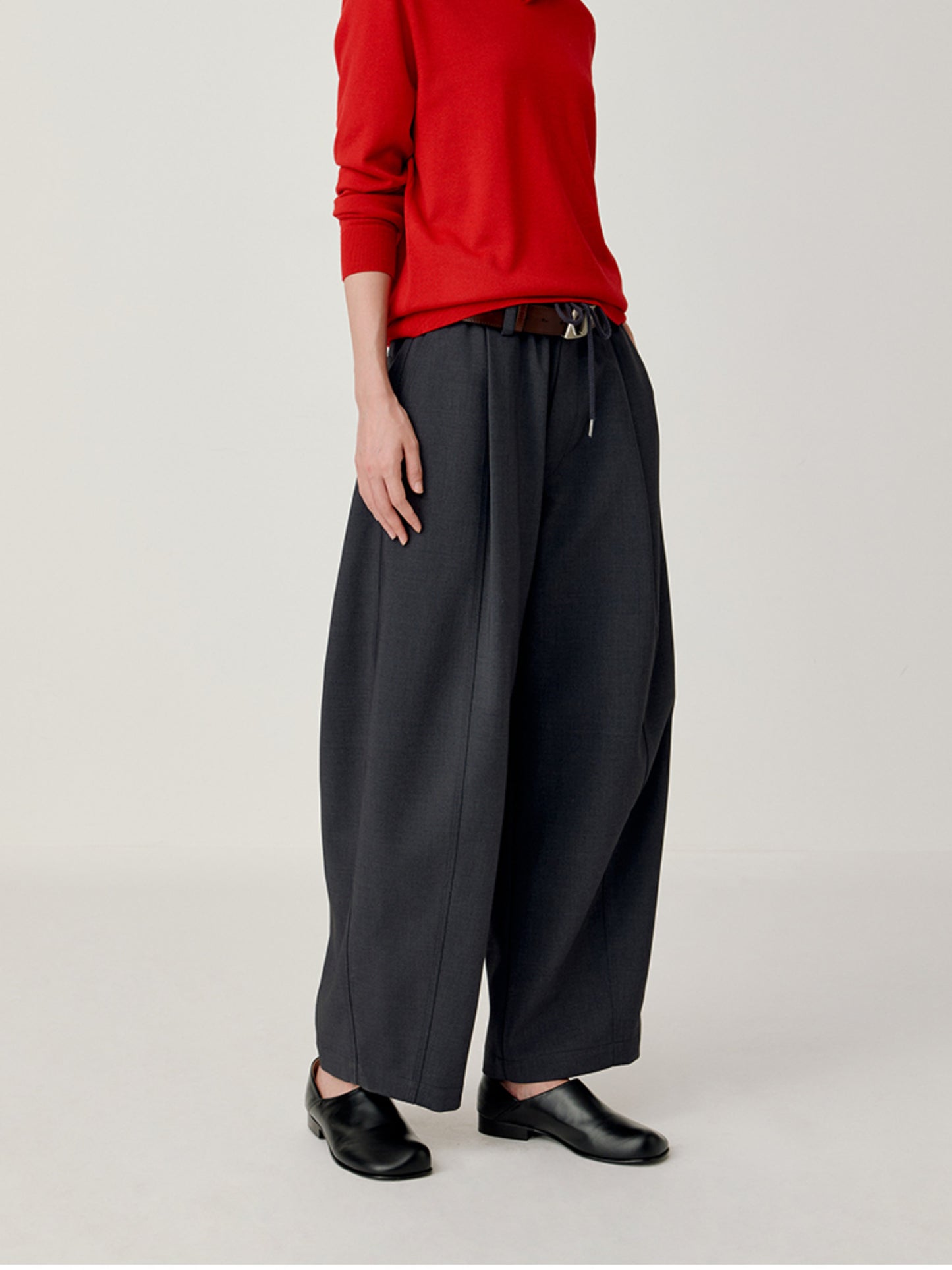 Loose-fitting draped casual pants