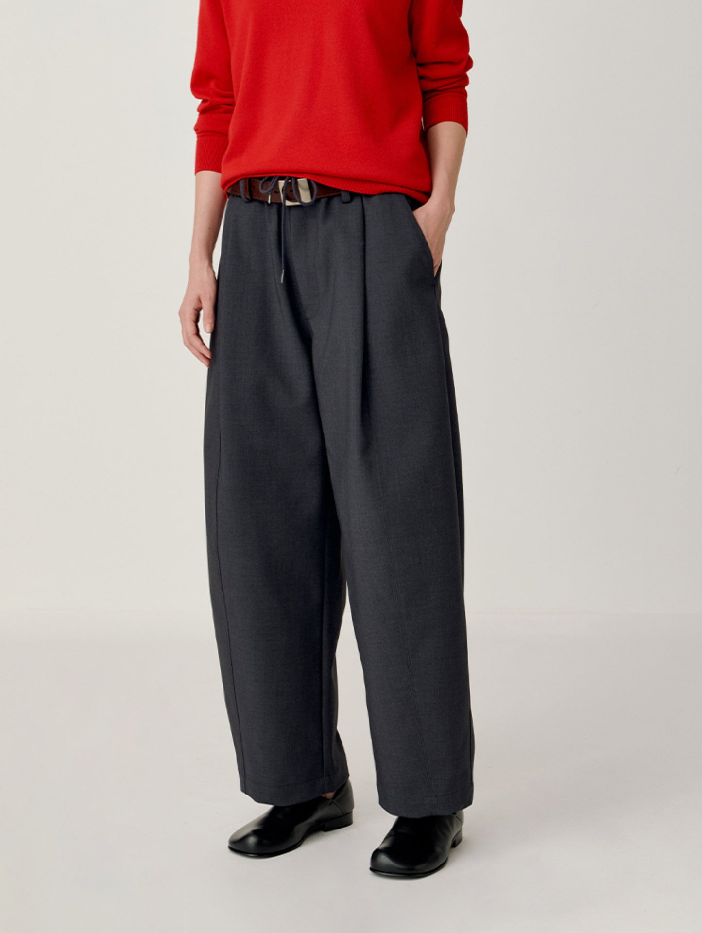 Loose-fitting draped casual pants